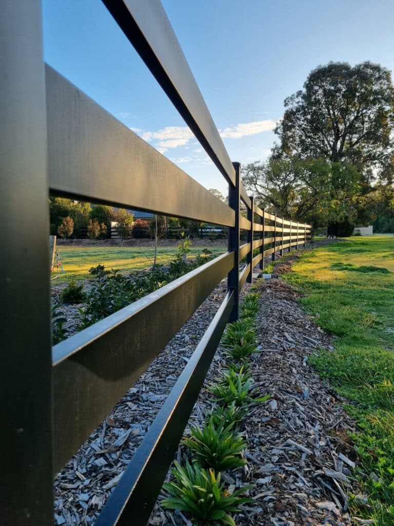 curved fencing steel post and rail